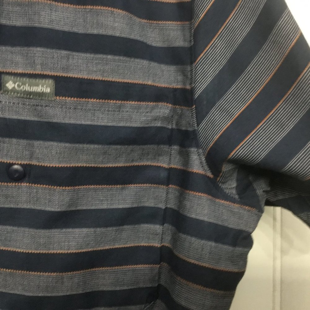 Columbia Blue Strips Shirt i- Men's Size M-Excellent pre-owned condition